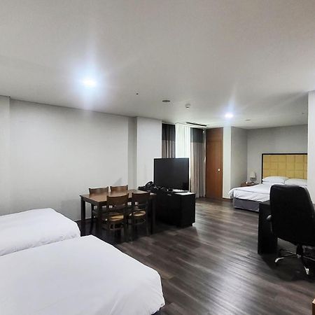 Ramada Hotel And Suites Seoul Namdaemun Exterior photo